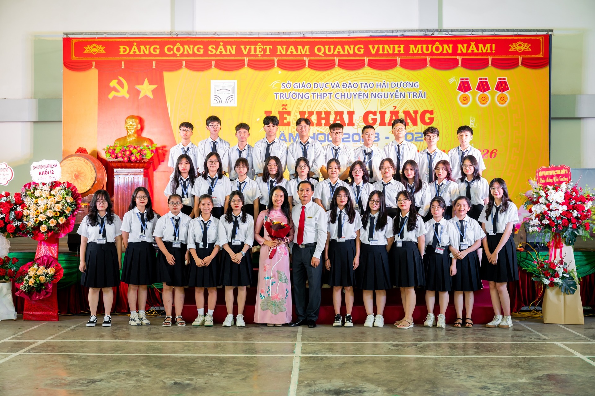 Nhấn để phóng to